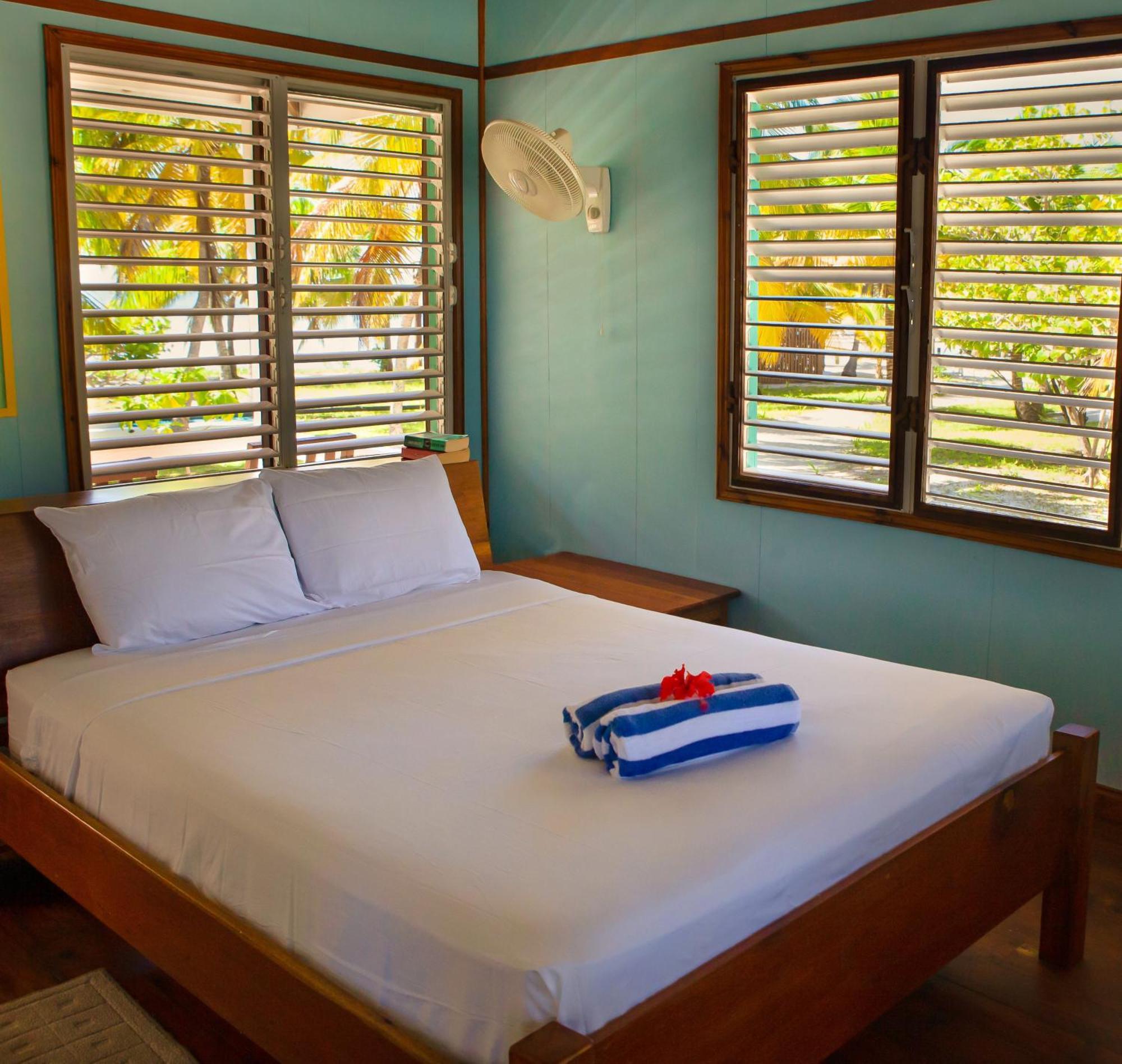 Pelican Beach Resort South Water Caye Dangriga Extérieur photo